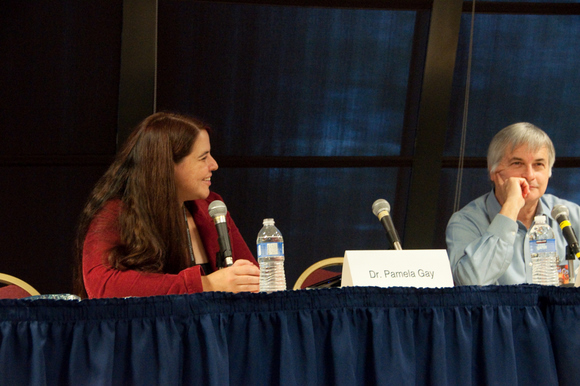 Pamela Gay and Seth Shostak at Dragon*Con. Photo courtesy Chuck Tomasi